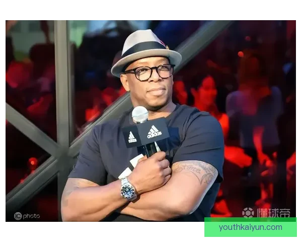 霍伊别尔比赛阅读能力持续提升，中场组织表现稳健